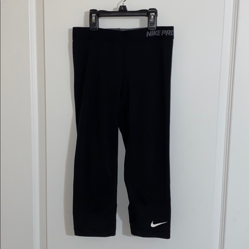 Cropped Black Nike Pro Leggings (S)